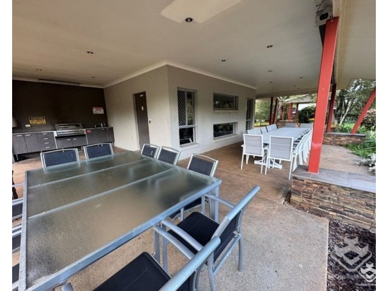 18 Shaw Place, Redland Bay QLD 4165