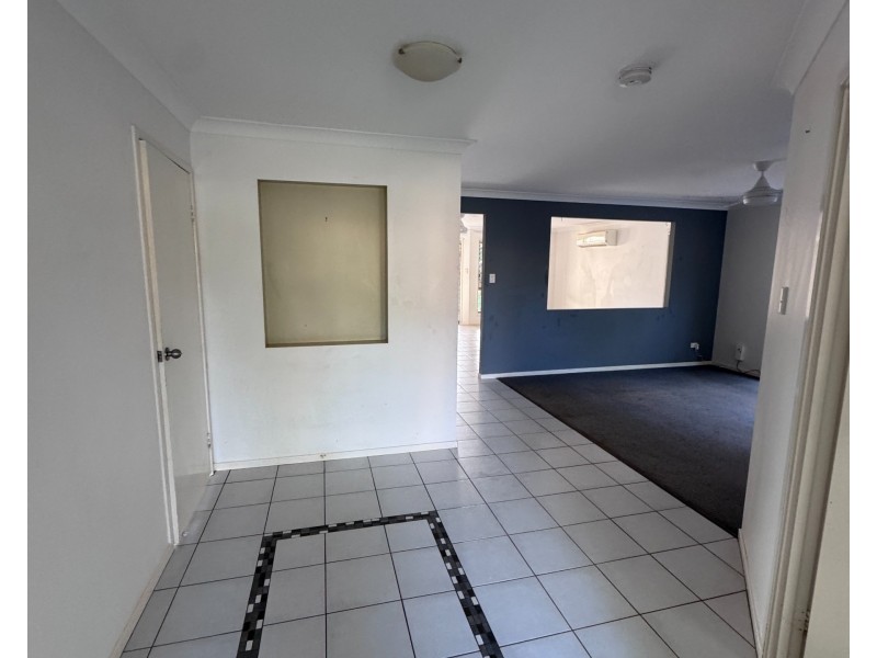 18 Shaw Place, Redland Bay QLD 4165