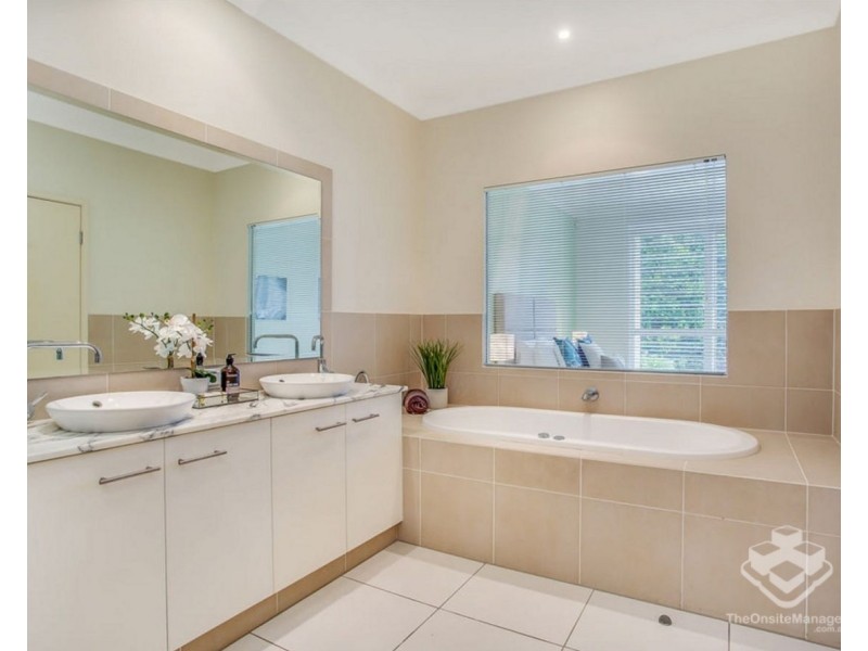 140 Easthill Drive, Robina QLD 4226