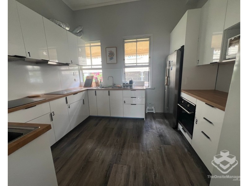 37 Sedgebrook Street, Spring Hill QLD 4000