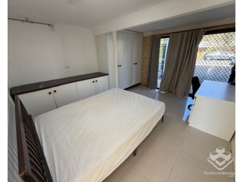 8 Bettina Street, Macgregor QLD 4109