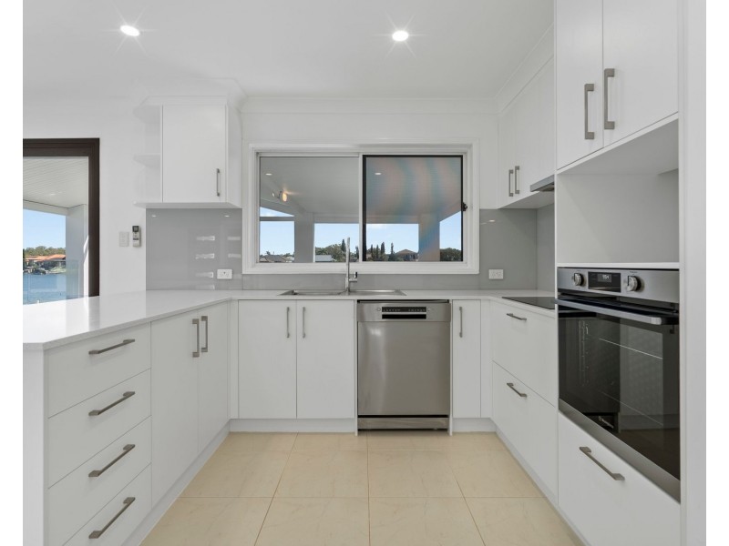 38 Lakeshore Drive, Helensvale QLD 4212