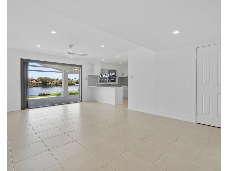 38 Lakeshore Drive, Helensvale QLD 4212