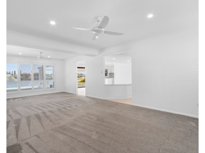 38 Lakeshore Drive, Helensvale QLD 4212