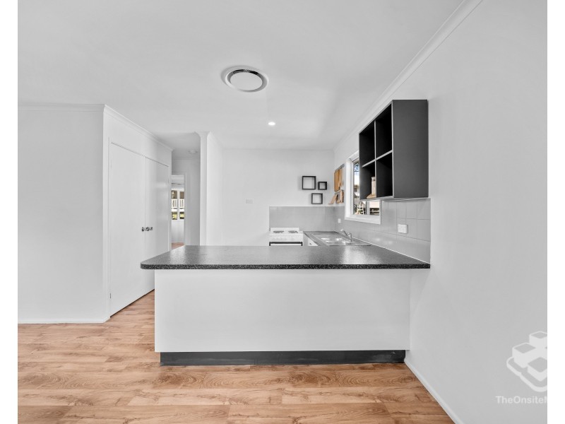 27 Woodlands Drive, Stapylton QLD 4207