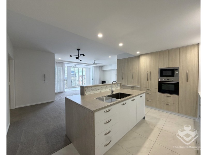 3053/3029 The Boulevard, Carrara QLD 4211
