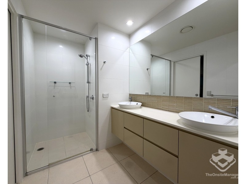 3021/3029 The Boulevard, Carrara QLD 4211