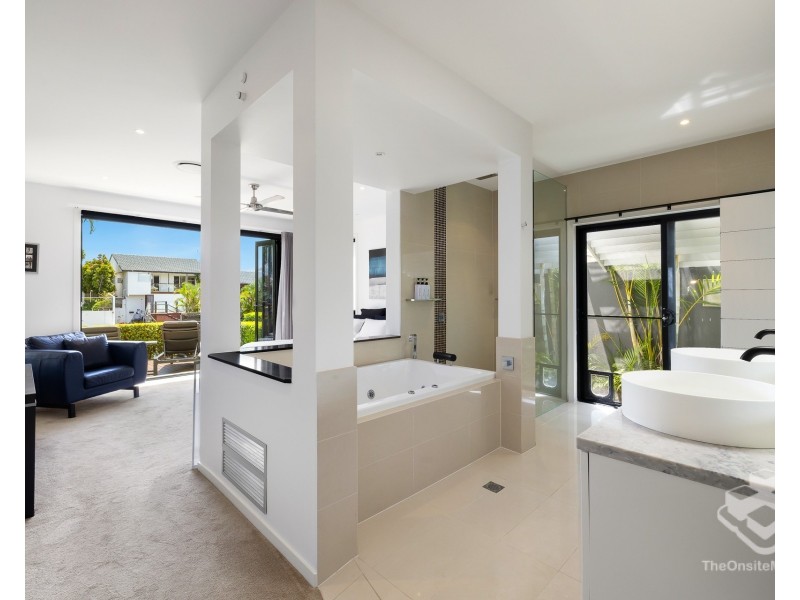 29 Sunshine Boulevard, Broadbeach Waters QLD 4218