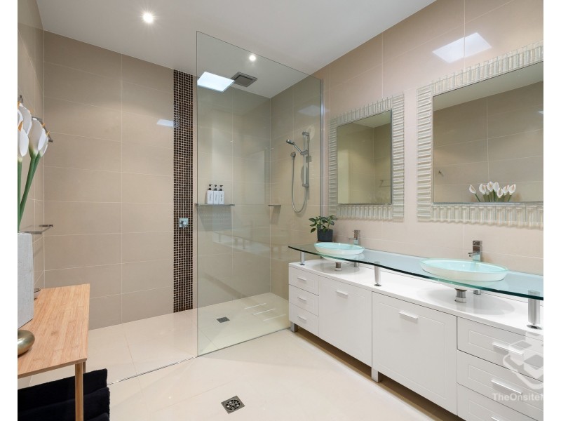 29 Sunshine Boulevard, Broadbeach Waters QLD 4218