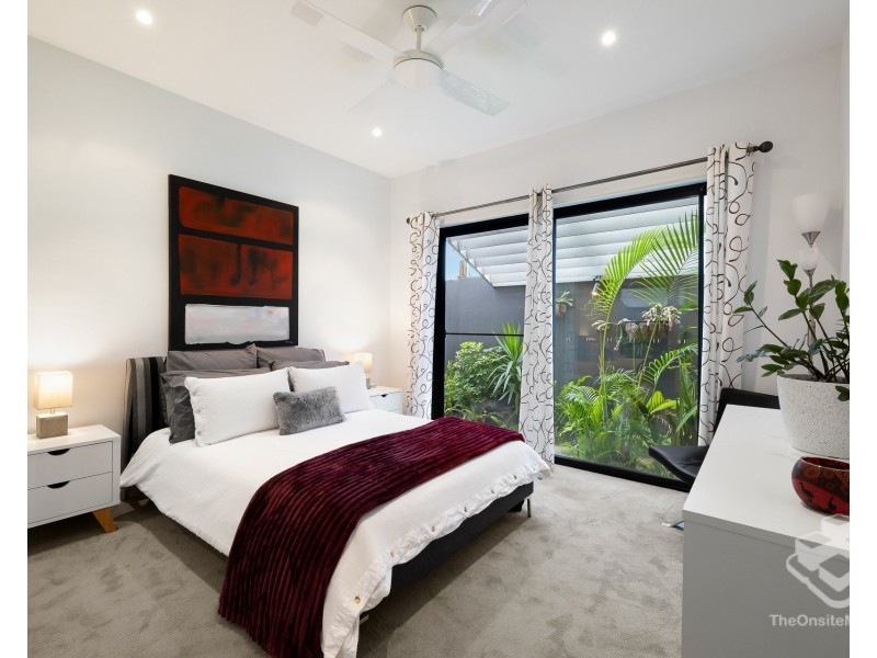 29 Sunshine Boulevard, Broadbeach Waters QLD 4218