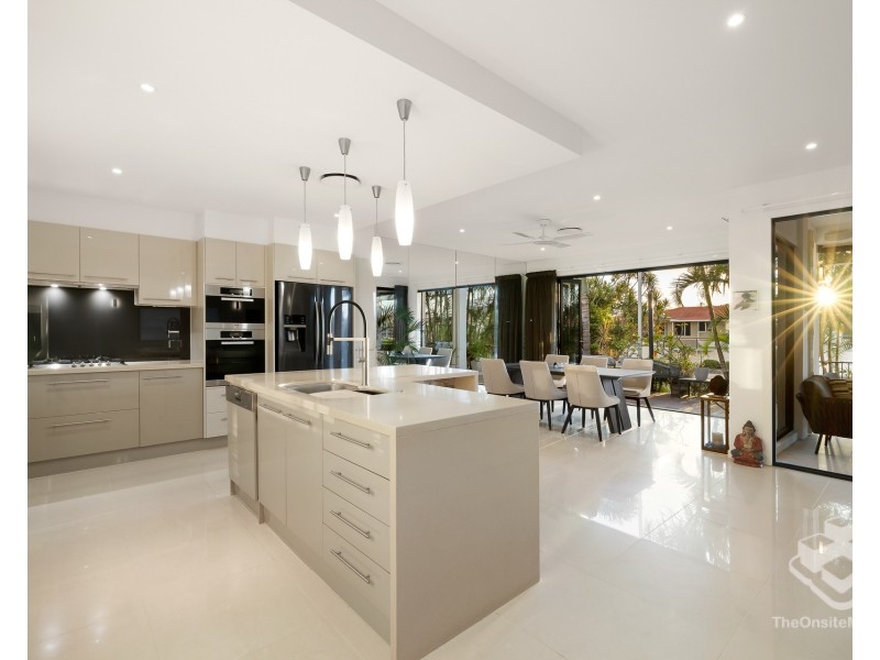 29 Sunshine Boulevard, Broadbeach Waters QLD 4218