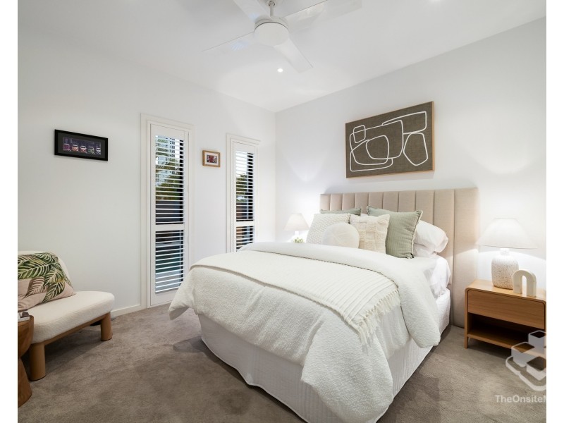 29 Sunshine Boulevard, Broadbeach Waters QLD 4218