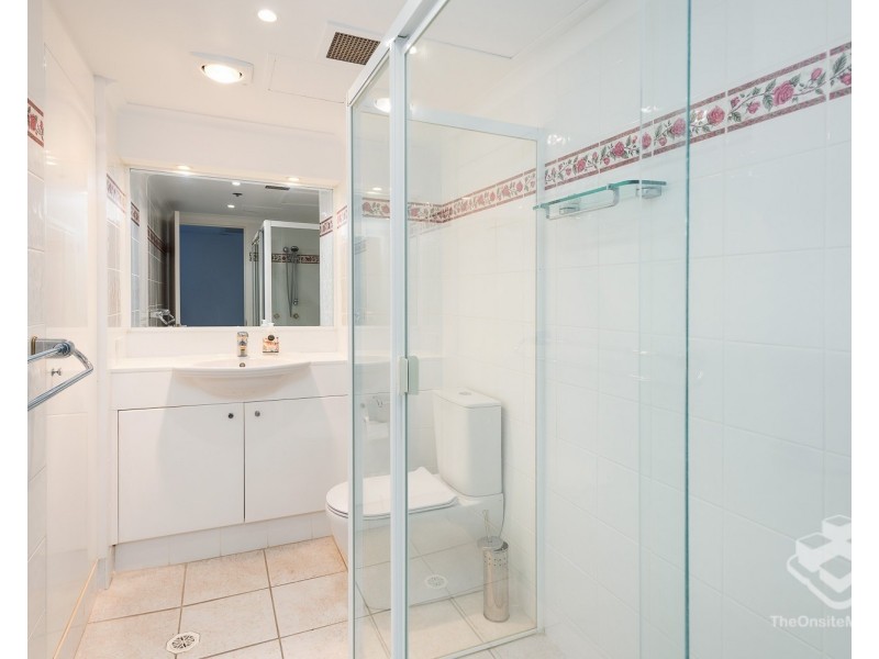 33/2 Admiralty Drive, Surfers Paradise QLD 4217