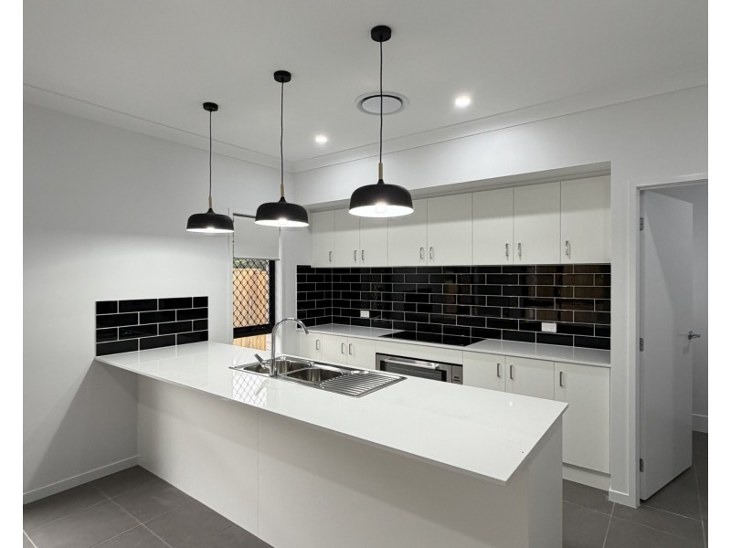 33 Headway Street, Nerang QLD 4211