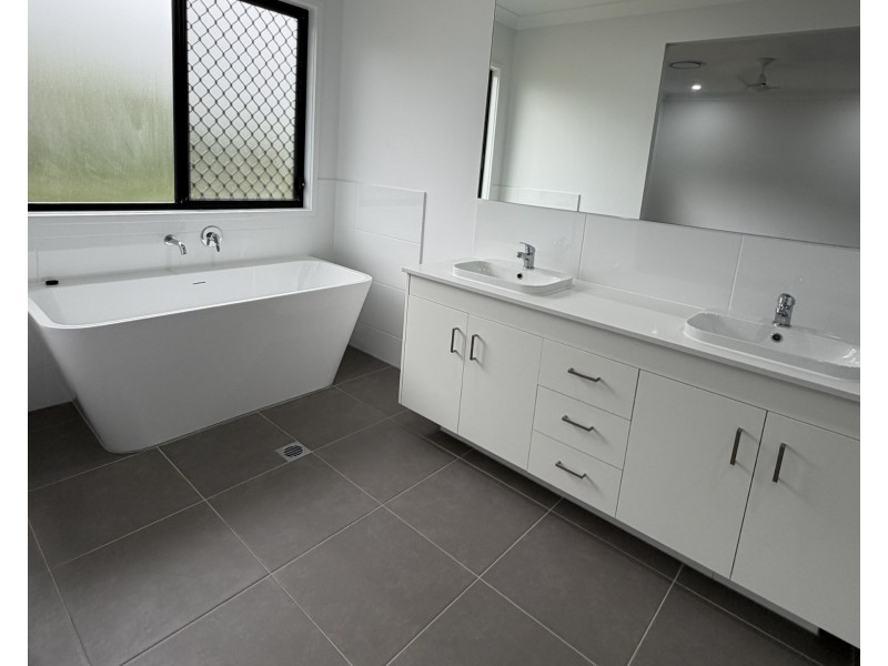 33 Headway Street, Nerang QLD 4211