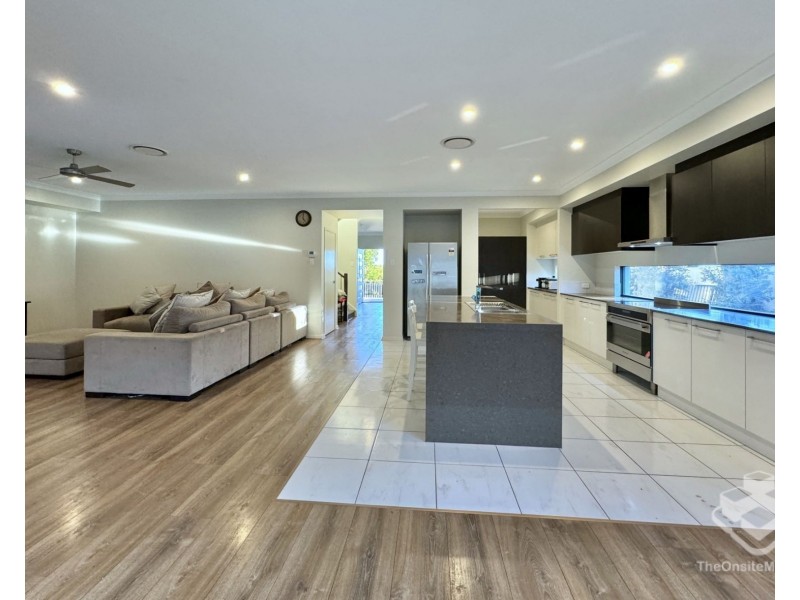 20 Southview Cresent, Carindale QLD 4152