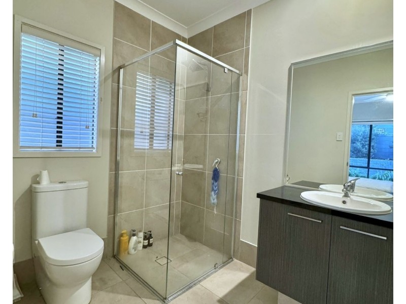 20 Southview Cresent, Carindale QLD 4152