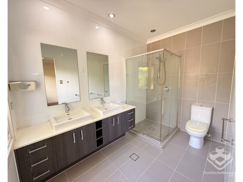2/13 Chirn Crescent, Labrador QLD 4215