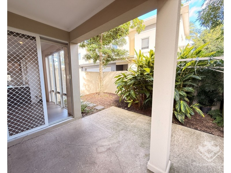2/13 Chirn Crescent, Labrador QLD 4215