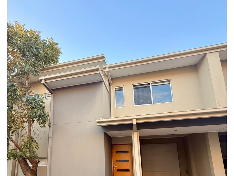 2/13 Chirn Crescent, Labrador QLD 4215