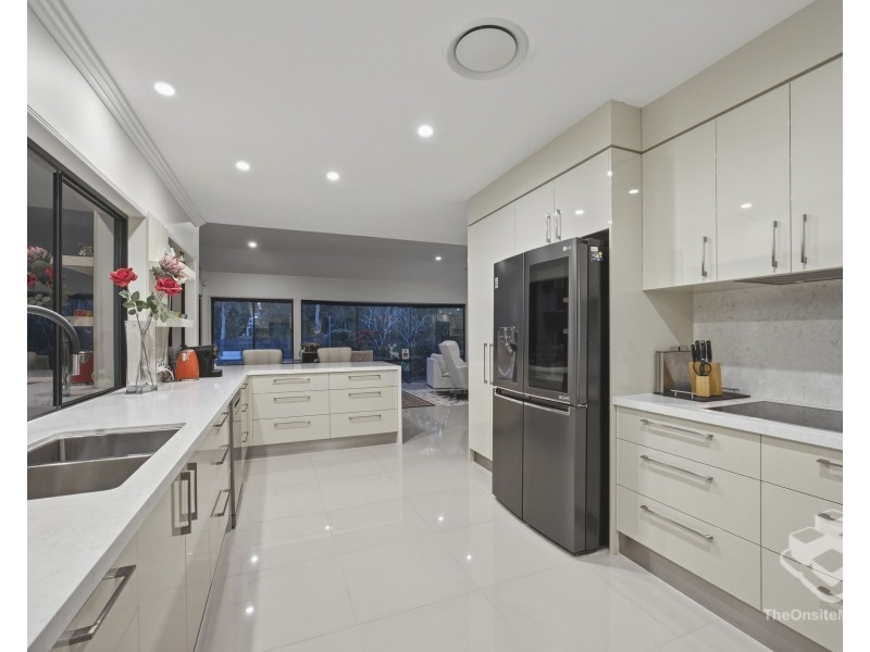 3170 Riverleigh Drive, Hope Island QLD 4212