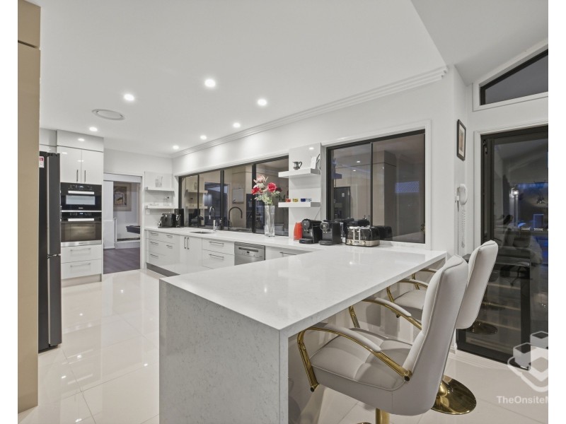 3170 Riverleigh Drive, Hope Island QLD 4212