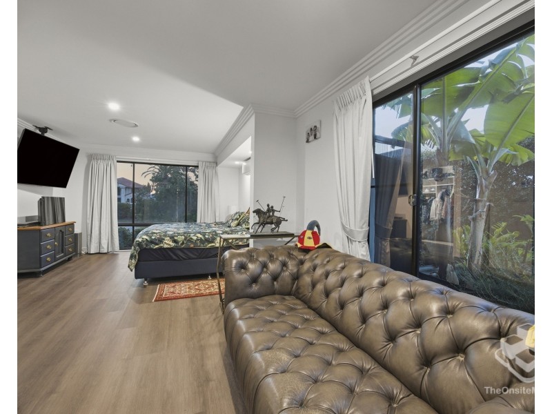 3170 Riverleigh Drive, Hope Island QLD 4212