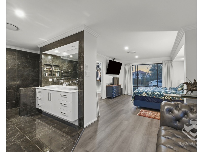 3170 Riverleigh Drive, Hope Island QLD 4212