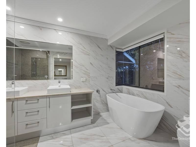 3170 Riverleigh Drive, Hope Island QLD 4212