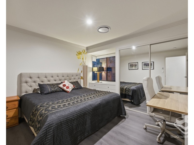 3170 Riverleigh Drive, Hope Island QLD 4212