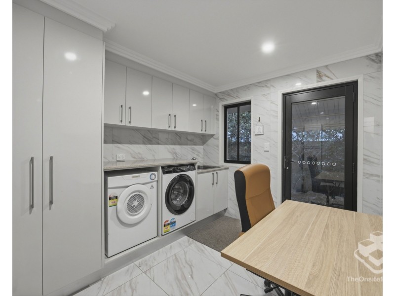 3170 Riverleigh Drive, Hope Island QLD 4212