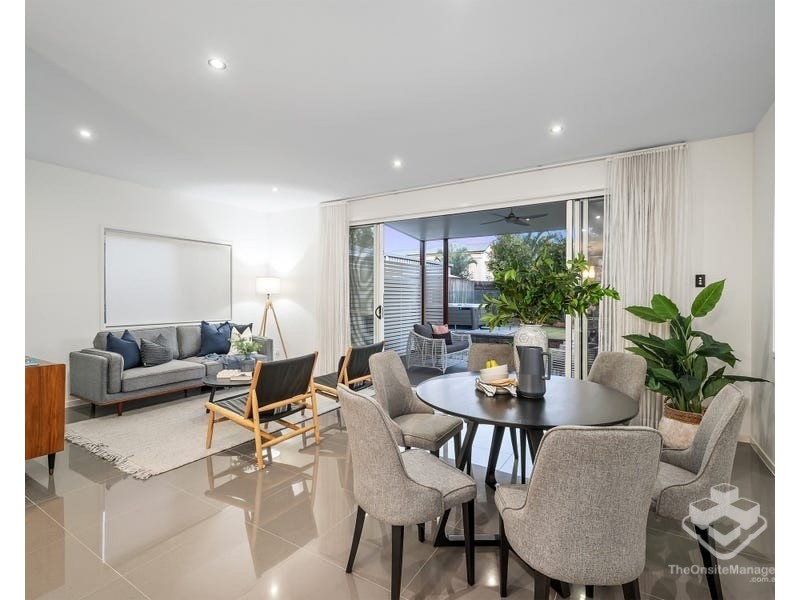 24 Boronia Avenue, Holland Park West QLD 4121
