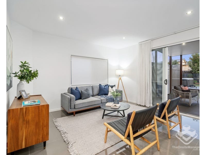 24 Boronia Avenue, Holland Park West QLD 4121