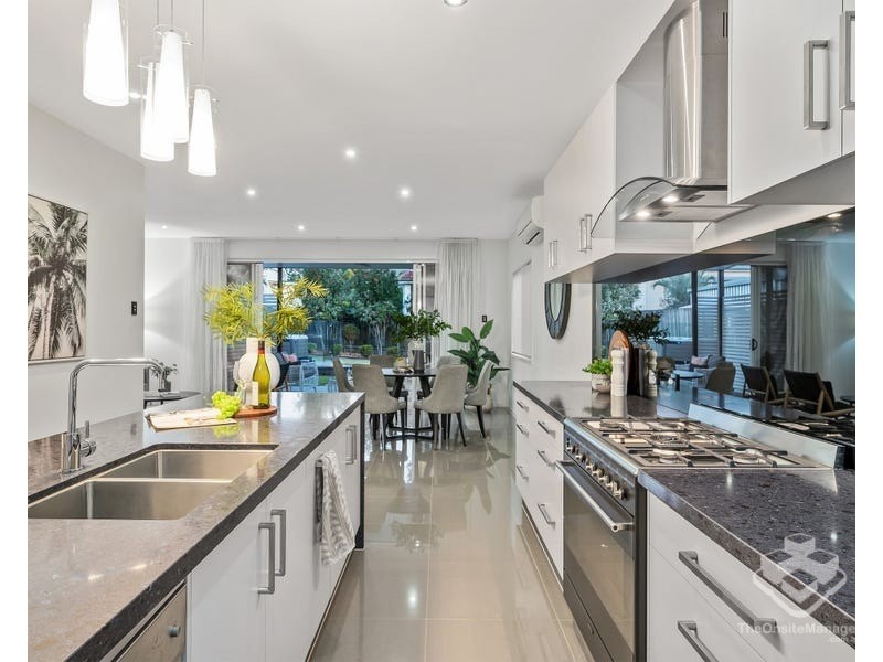 24 Boronia Avenue, Holland Park West QLD 4121
