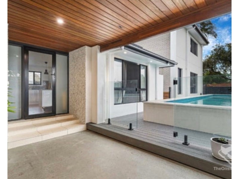 2 Nevenia Street, Labrador QLD 4215
