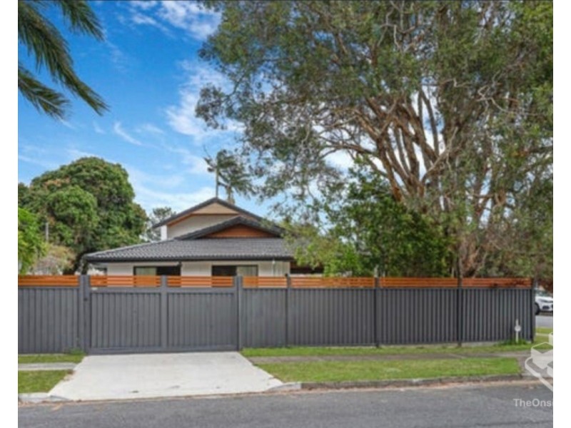 2 Nevenia Street, Labrador QLD 4215
