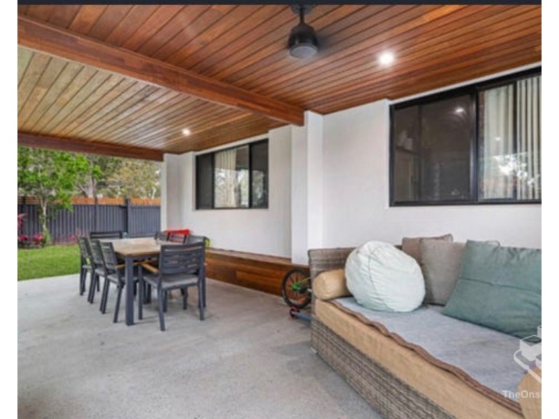2 Nevenia Street, Labrador QLD 4215