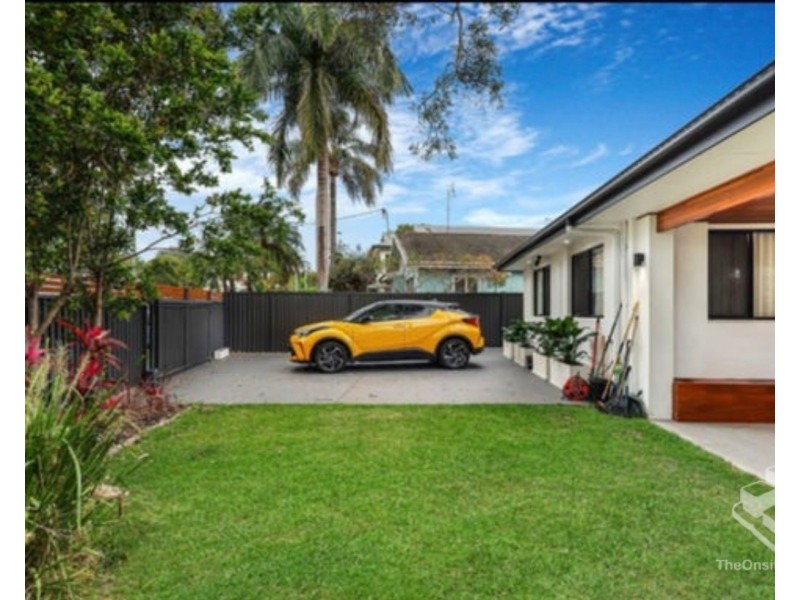 2 Nevenia Street, Labrador QLD 4215