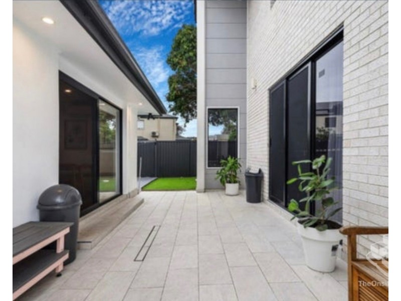 2 Nevenia Street, Labrador QLD 4215