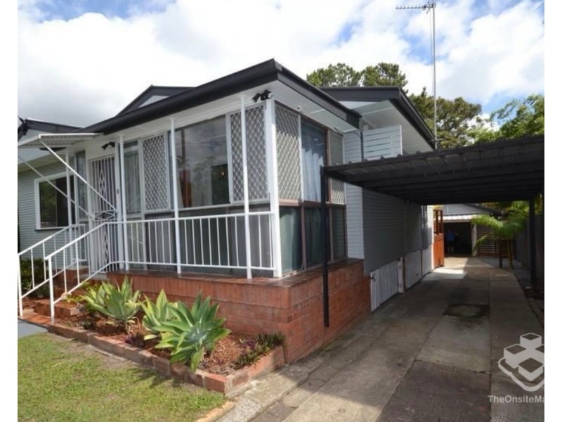 9 First Avenue, Labrador QLD 4215
