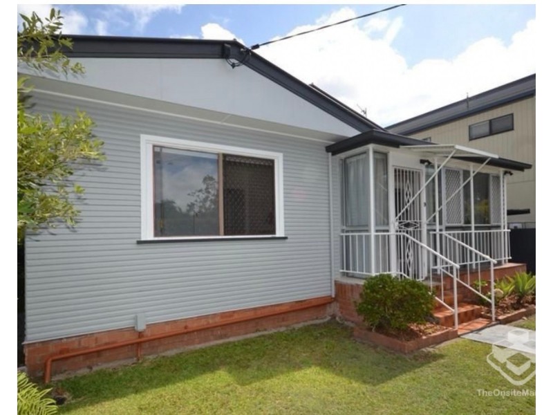 9 First Avenue, Labrador QLD 4215