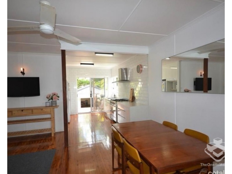 9 First Avenue, Labrador QLD 4215