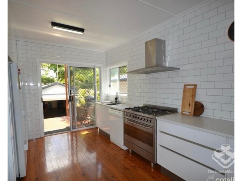 9 First Avenue, Labrador QLD 4215