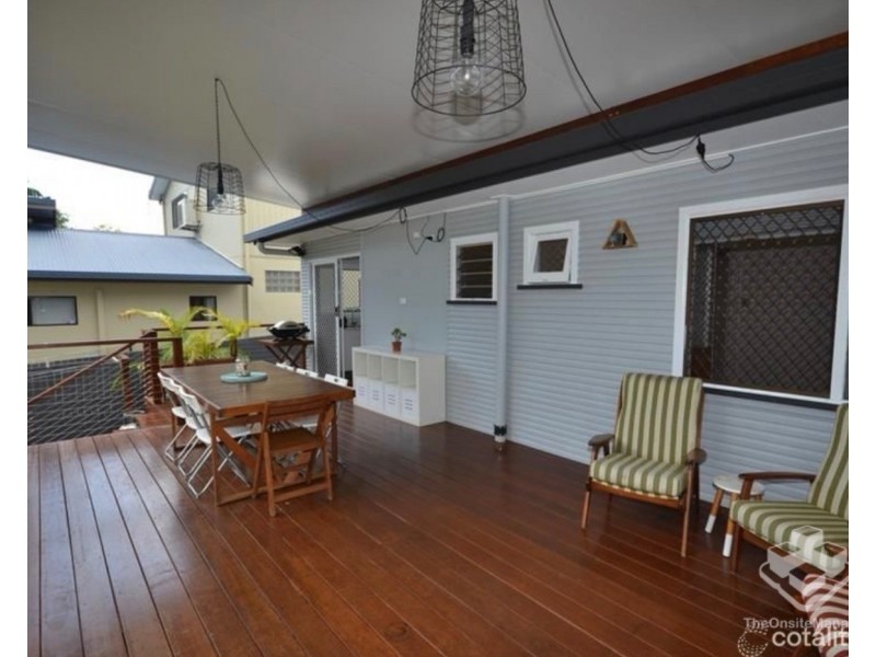 9 First Avenue, Labrador QLD 4215
