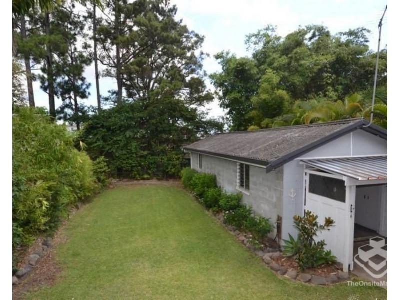 9 First Avenue, Labrador QLD 4215