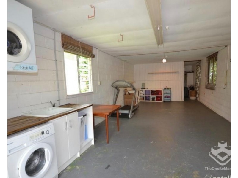 9 First Avenue, Labrador QLD 4215