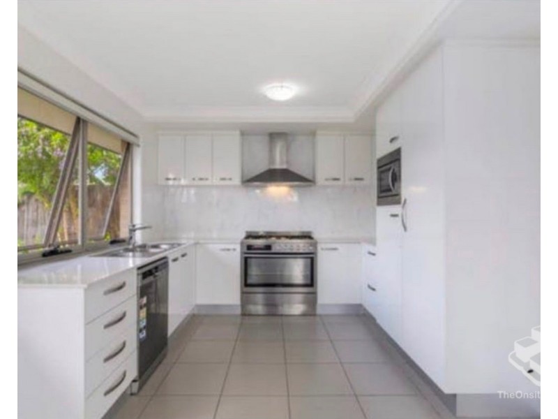 24 Essington Mews, Leichhardt QLD 4305