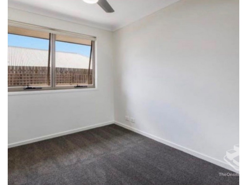 24 Essington Mews, Leichhardt QLD 4305