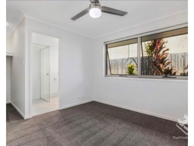 24 Essington Mews, Leichhardt QLD 4305