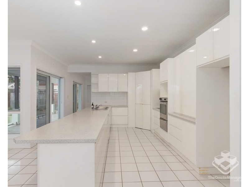 30 Glenwater Crescent, Helensvale QLD 4212